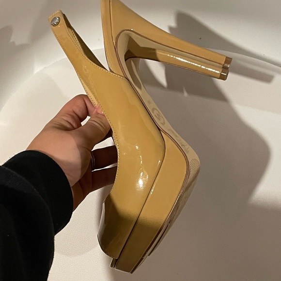 MICHAEL KORS platform beige sling back heels - Picture 3 of 6
